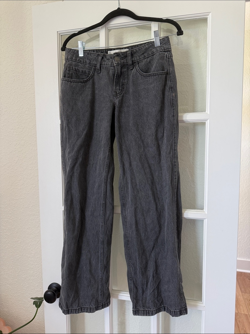 Women’s Charcoal Gray Straight-Leg Jeans